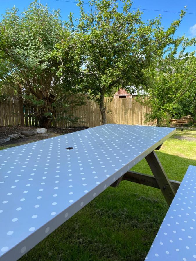 No 5 Newly Refurbished 4 Bedroom House Cononbridge Bagian luar foto